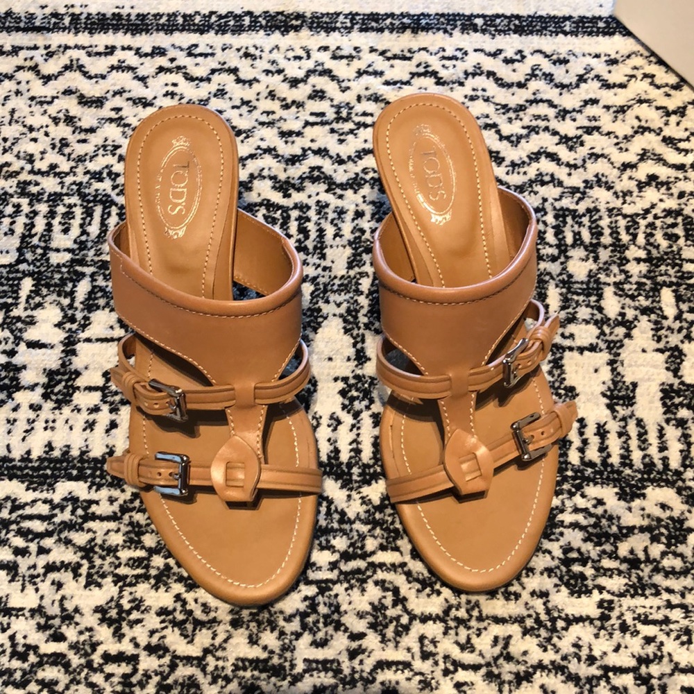 Vintage tan Tods heels